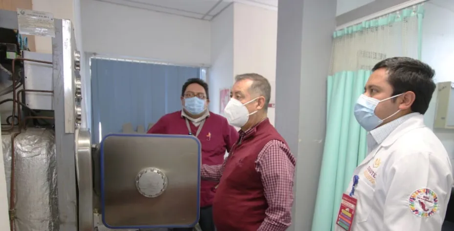 director ISSSTE revisión hospital.jpeg