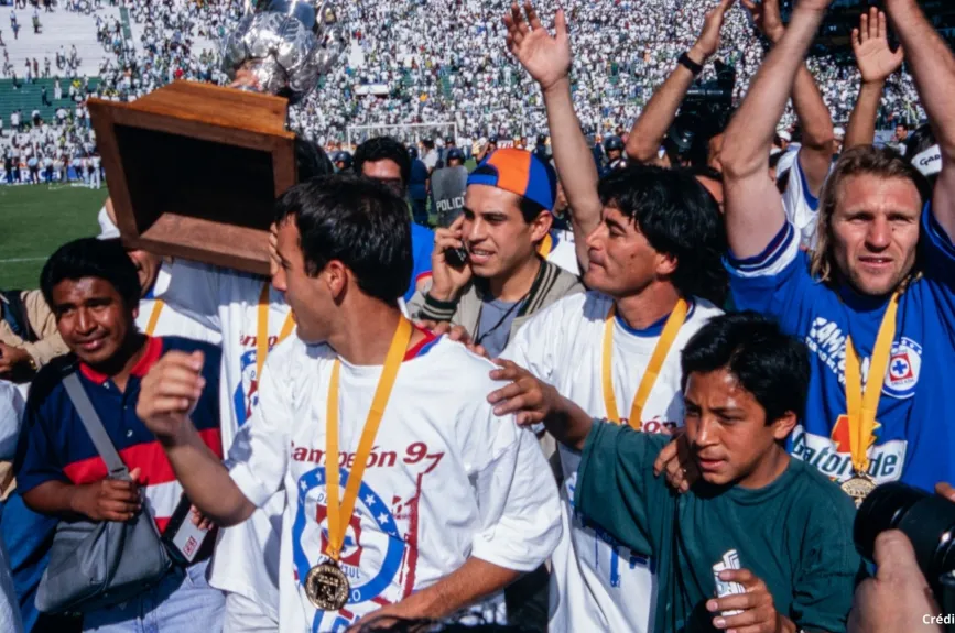 16 cruz azul campeón 1997 final león.jpg