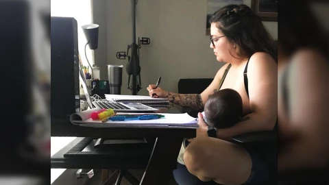 Profesor prohíbe a alumna amamantar durante clase virtual