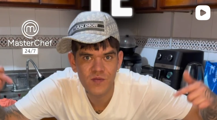 Diego de MasterChef 24/7 cocina hamburguesas