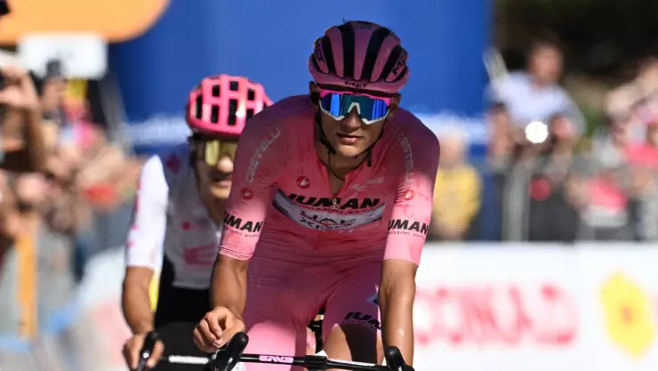 Giro de Italia 2025 en vivo Isaac del Toro sábado 31 de mayo.jpg