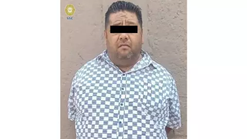 B04FVE CAPTURAN APOLLERO EN AICM10.jpg