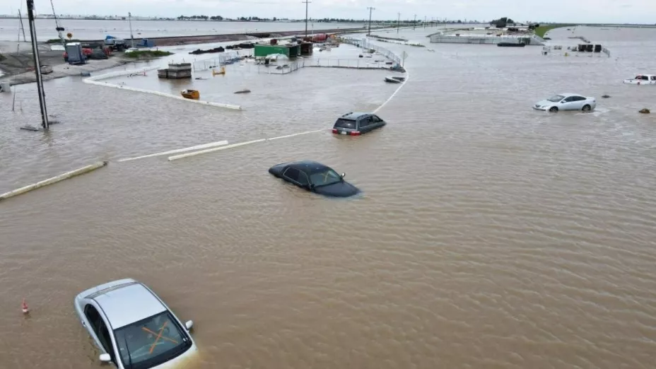 En alerta por tormentas en California; reportan muertos