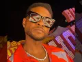 Usher lentes negros.jpg