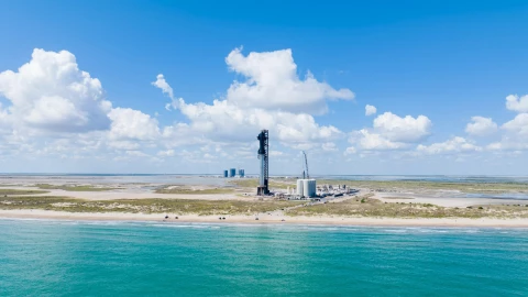 Demandan a SpaceX de Elon Musk por pagar menos a mujeres