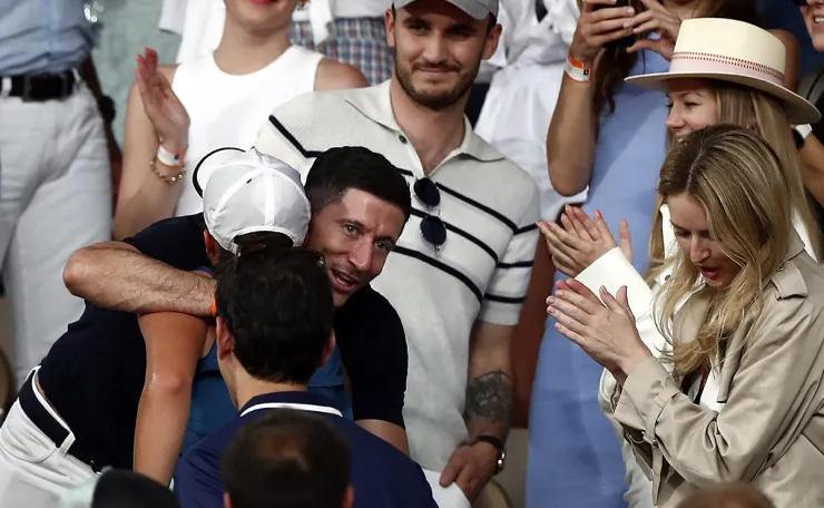 Rober Lewandowski felicita a Iga Swiatek por su título en Roland Garros