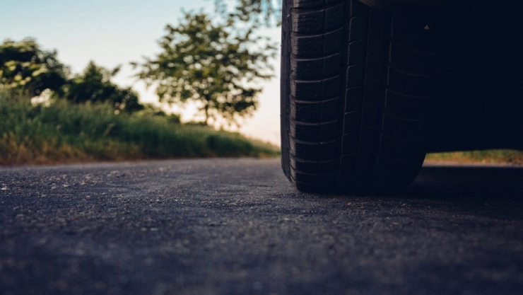 muere aplastado por su propio auto