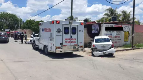 Se vuela un alto y provoca fuerte accidente automovilístico en Kanasín