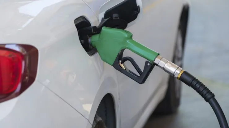 Nuevo León sin gasolina: Automovilistas recorren estaciones en busca de combustible