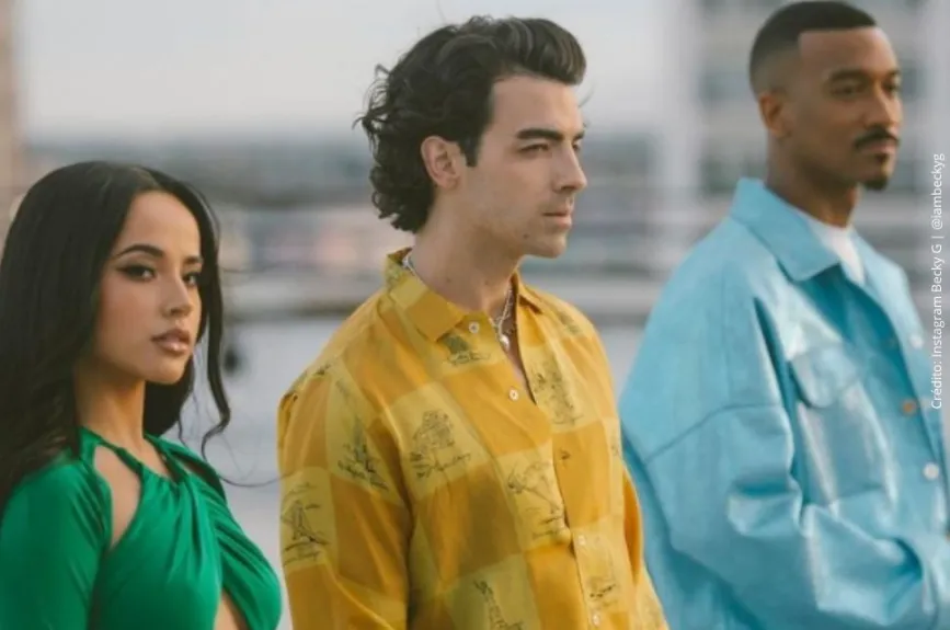 Becky G trabajando..jpg