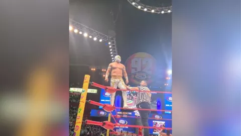 BTS Algunos de los integrantes fueron vistos disfrutando de las luchas en CDMX (1).jpg