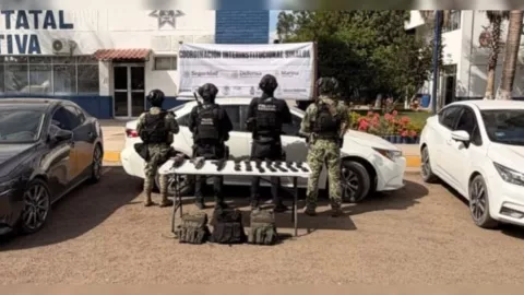 Hallan autos con armamento en Aguaruto