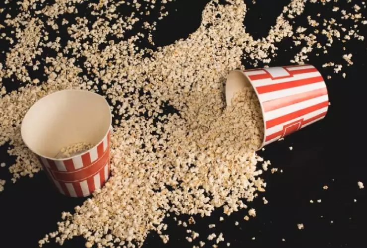 ¿La regla de los 5 segundos? Esto pasa cuando comes algo que se cayó