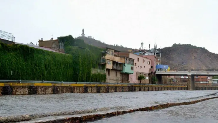 Crece el Rio Parral