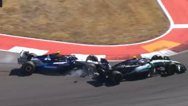 VIDEO: Carlos Sainz y Antonelli chocan en el GP de Estados Unidos y el español queda fuera de la carrera de la F1