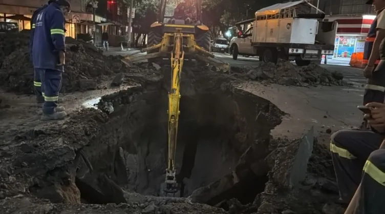 La puerta al inframundo en CDMX: Siguen los trabajos de reparación de megasocavón en la Del Valle, Benito Juárez; rutas alternas