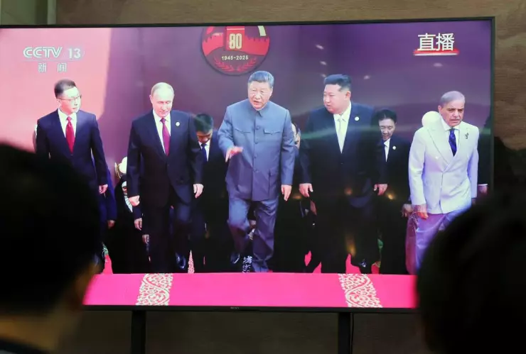 Vladimir Putin y Xi Jinping se reúnen durante desfile en China