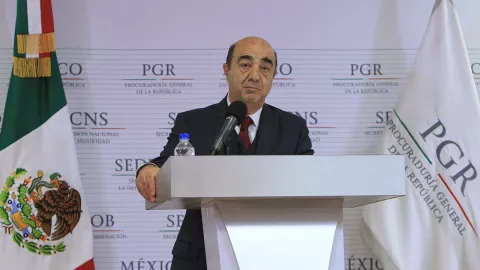 Jesús Murillo Karam, vinculado con la tortura y desaparición forzada en el caso Ayotzinapa, seguirá su proceso en prisión domiciliaria