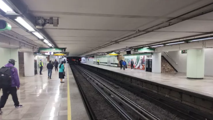 Líneas del Metro CDMX con retrasos y aglomeraciones