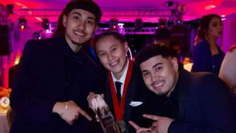 Familia de Yahritza y Su Esencia recibe amenzas