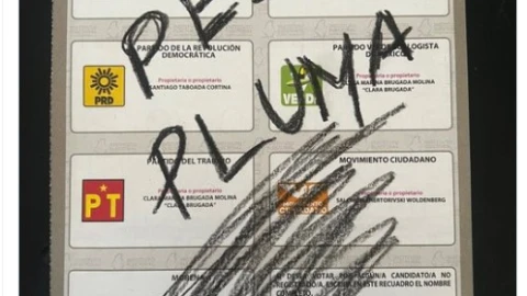 JOVEN VOTA POR PESO PLUMA.jpg