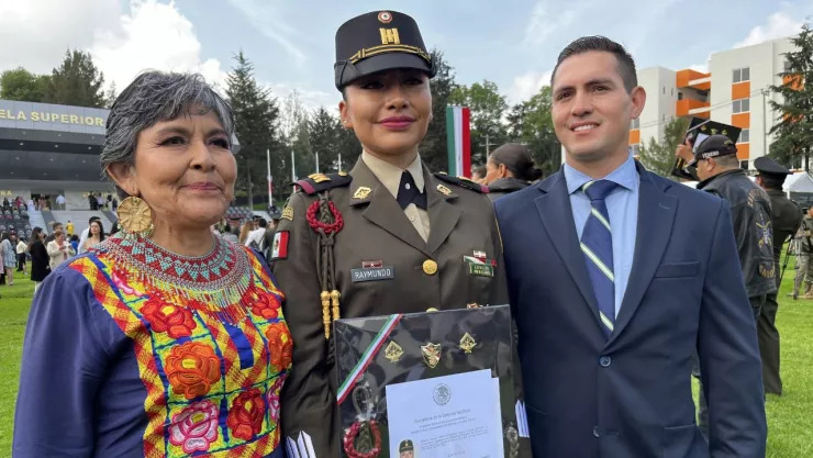 Histórica graduación de 3 mujeres en el Heroico Colegio Militar