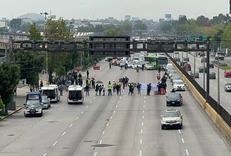 Cierre en el Circuito Interior frente a las instalaciones del AICM