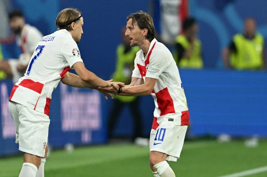 Luka Modric deja su lugar a Lovro Majer