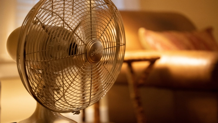 Dormir-ventilador-encendido-qué-pasa