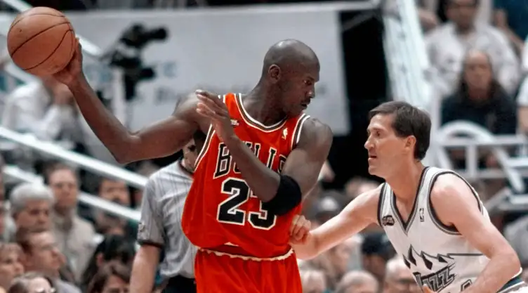 Michael Jordan en el segundo juego de las Finales de la NBA en 1998.