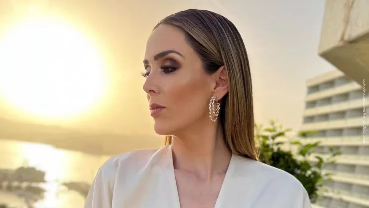 Jacky Bracamontes revela si se peleó por el amor de William Levy.