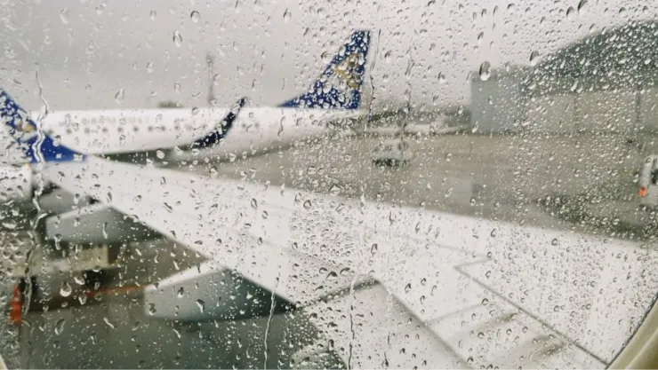 Lluvias en CDMX afecta vuelos en el AICM: Qué hacer en retrasos y cancelaciones por el clima