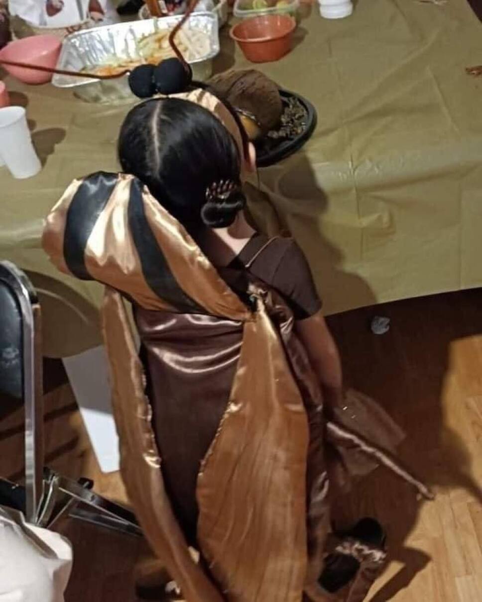 Niña celebra su cumpleaños con fiesta temática de cucaracha