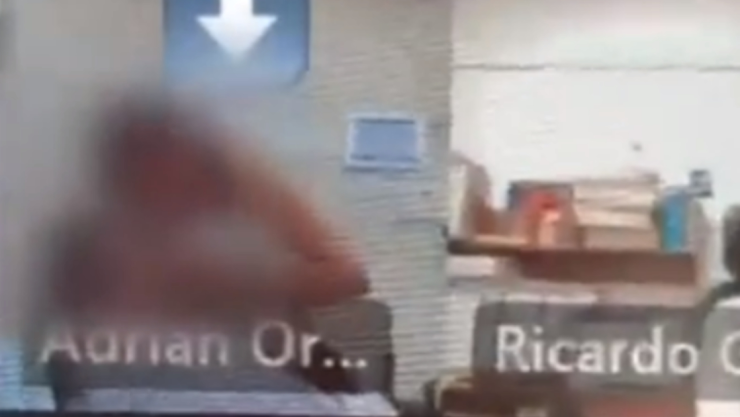 ¡No apagó la cámara!, Empleado del IMSS mantuvo intimidad en reunión