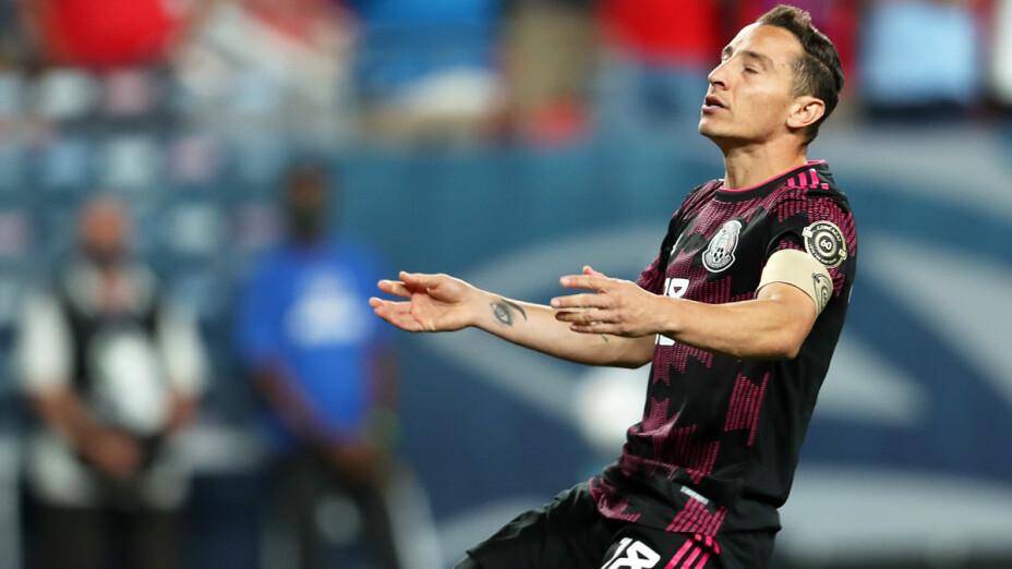 Futbolista de Estados Unidos intimidó a Guardado.png