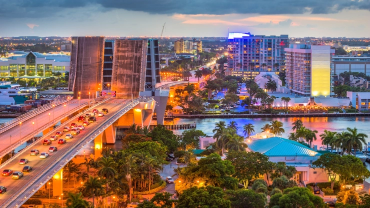 Autopista en la ciudad de Fort Lauderdale, Florida