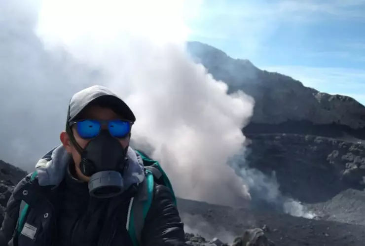 YouTuber sube al cráter del volcán Popocatépetl y difunde imágenes