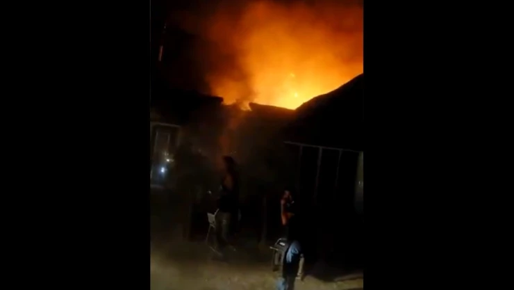 Evacúan a más de mil personas por fuerte incendio en Tulum