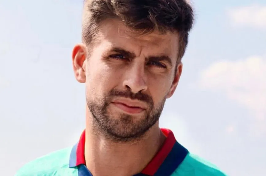 Pique jersey Barcelona.jpg