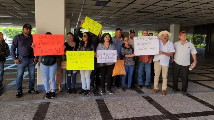 Agricultores se manifiestan en Palacio de Gobierno