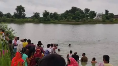 46 personas ahogadas en río de India