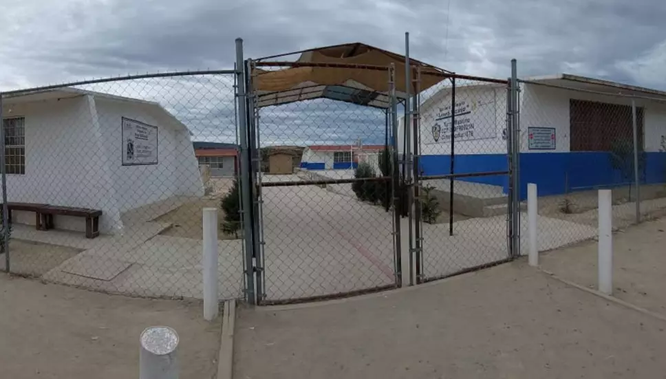 Niños de una escuela primaria cantan durante balacera en México