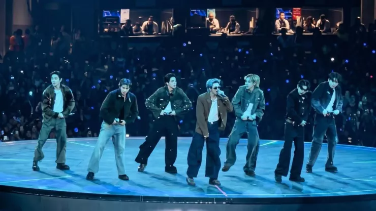 diseñador mexicano vistio a BTS en mexico.jpg