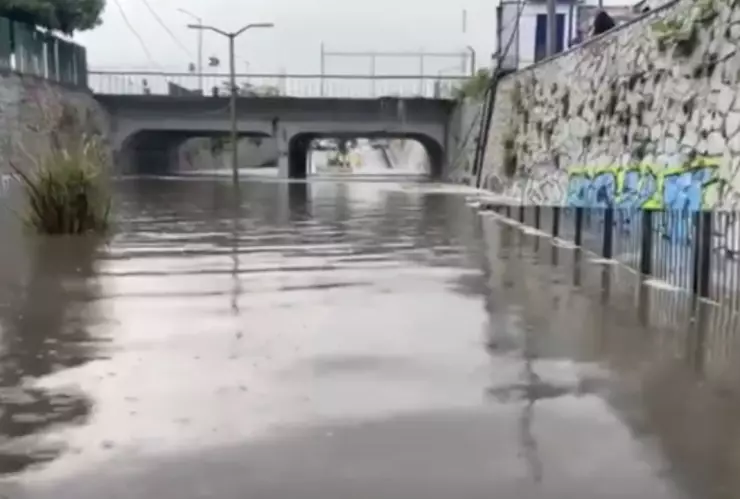 Estas zonas del AMG reportan intensas inundaciones por fuertes lluvias HOY 24 de julio