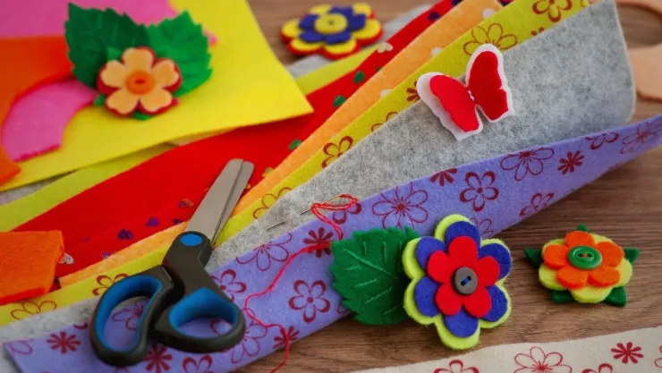 Manualidades de Flores Cómo fabricar ramos artesanales combinando fieltro moldeado y acabados con acuarela.jpg