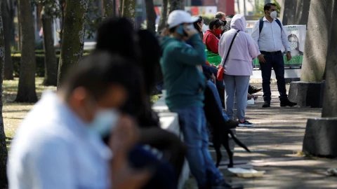 Claudia Sheinbaum pide salir a la calle solo para lo necesario para evitar contagios de COVID-19