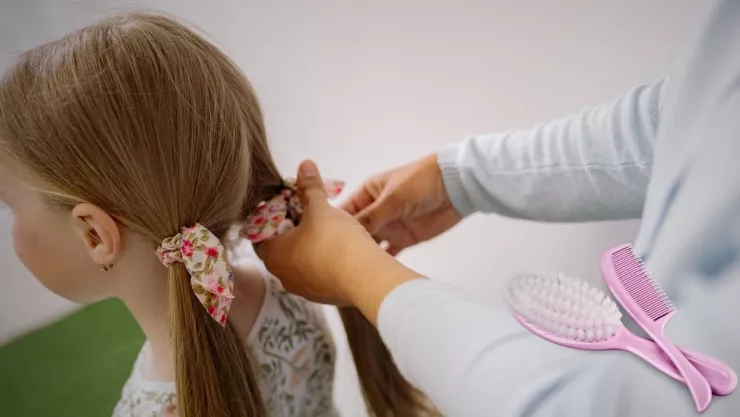 La IA comparte los peinados más fáciles y rápidos para niñas de 5 años.jpg