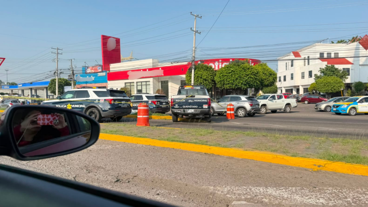 Ciclista desvanecido sobre Avenida 5 de Febrero hoy lunes 20 de julio 2026