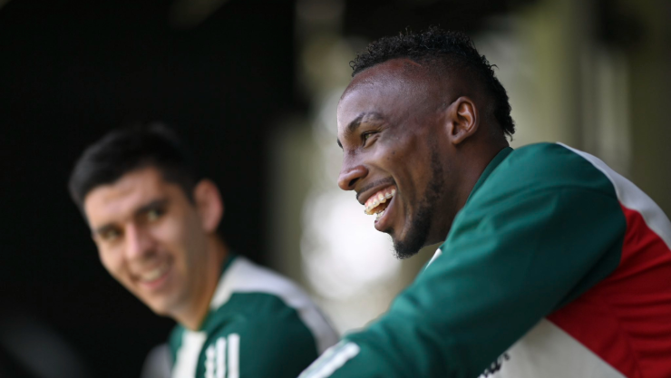 Juli&aacute;n Qui&ntilde;ones con la Selecci&oacute;n Mexicana