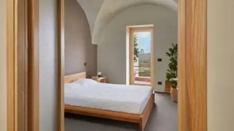 hospedaje gratis un año en italia